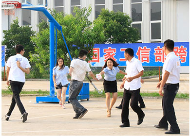 撕名牌游戏